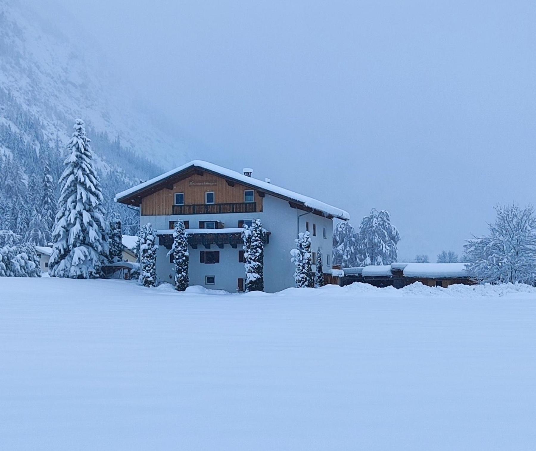Ferienhaus Lechtaler Alpen Bach  Extérieur photo